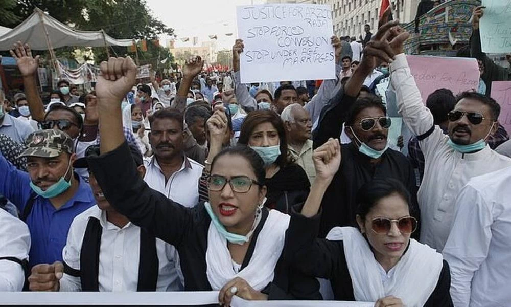 Πακιστανός απήγαγε, βίασε και ήθελε να παντρευτεί 12χρονη Χριστιανή